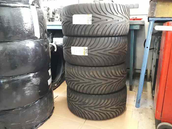 Pneus Slick Pluie Dunlop R Pi Ces Et Voitures De Course