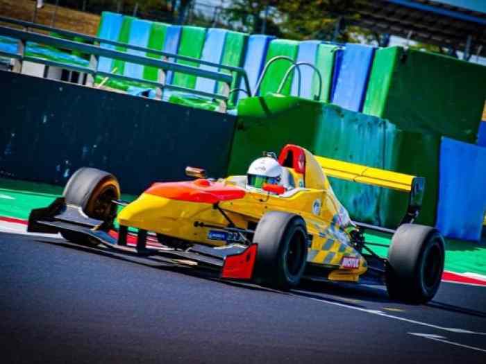 Formule Renault 2.0 de 2012 (palettes au volant) 0
