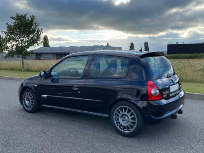 Clio 2 RS 182cv CS phase 3 Trackday pièces et voitures de course à