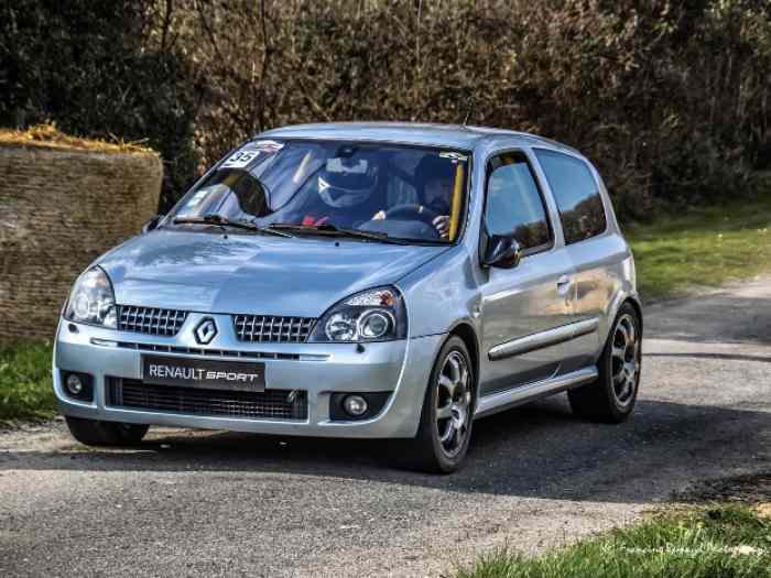 Clio 2 RS pièces et voitures de course à vendre de rallye et de circuit