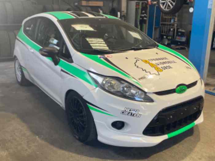 Fiesta R2 pièces et voitures de course à vendre de rallye et de circuit