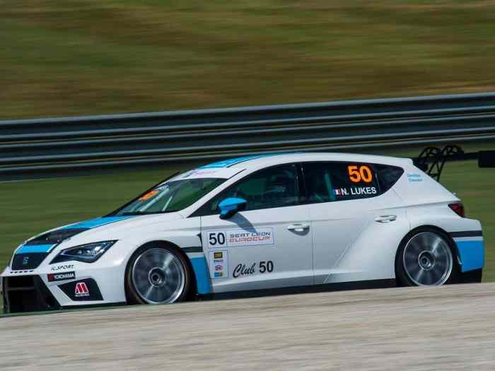 SEAT Leon Cup Racer 2016 1