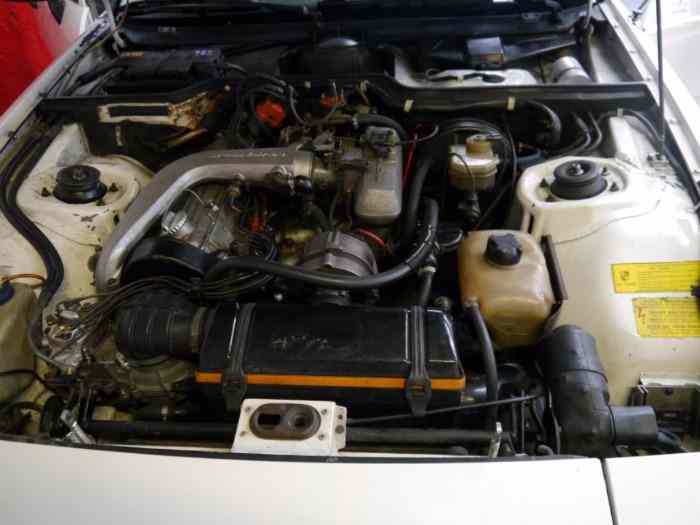 PORSCHE 924 Turbo 5
