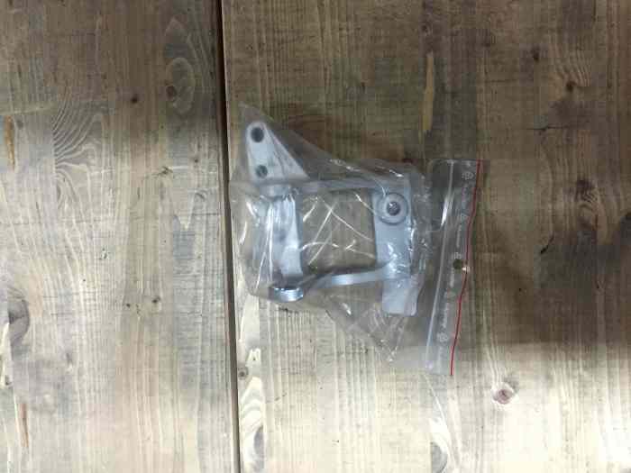 Support pompe DA DS3 - Power Steering Pump Mounting DS3