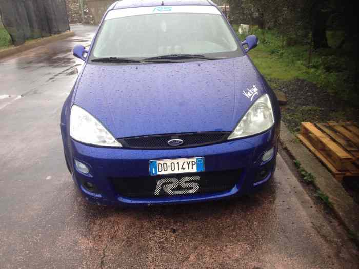 ford focus RS 2000 2