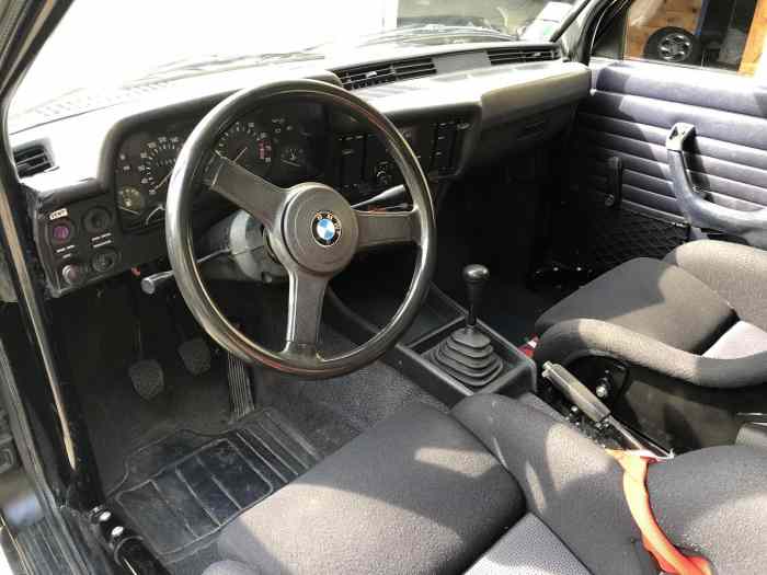 BMW e21 323i 4