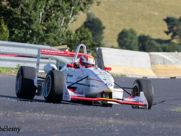 Châssis roulant Dallara f301 vendu merci mikado 0
