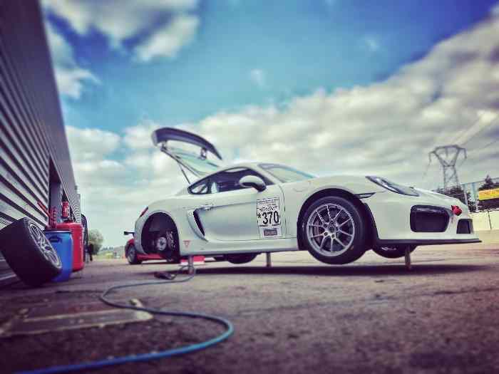 Porsche Cayman GT4 Clubsport 0