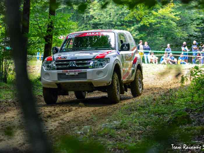 Mitsubishi Pajero rallye et endurance 5
