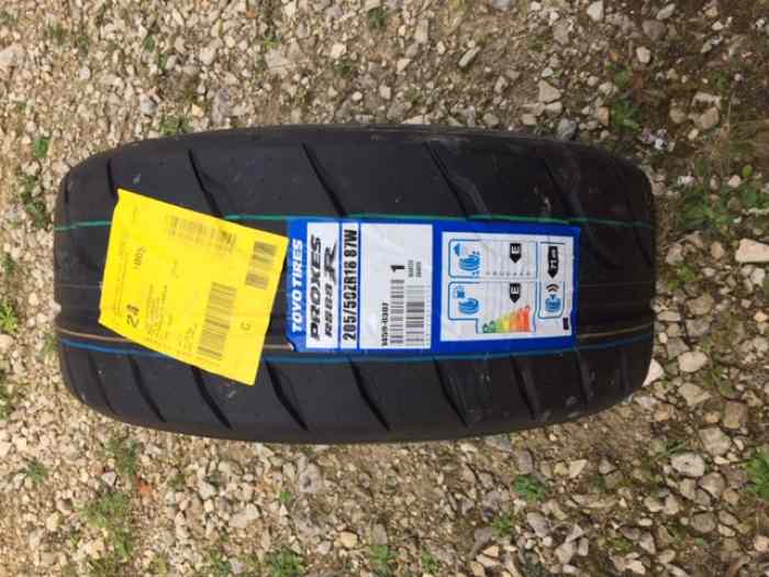 PNEUS NEUF TOYO R888R 205/50/16. 0