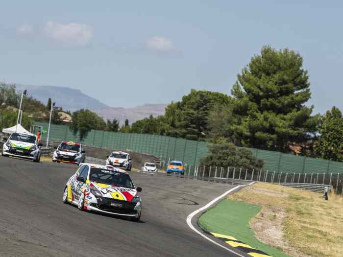 Renault Clio Cup X85 Fase III 3