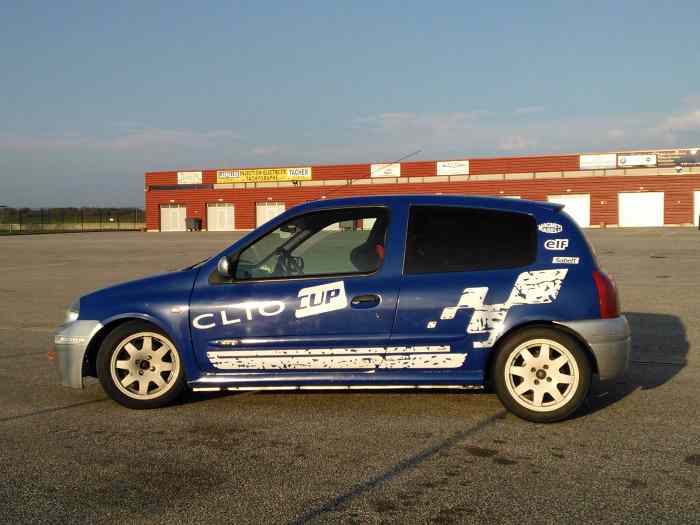 Renault Clio RS 2.0 « circuit » 3