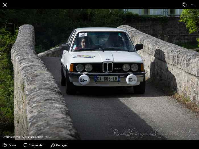 BMW 323i E21 1