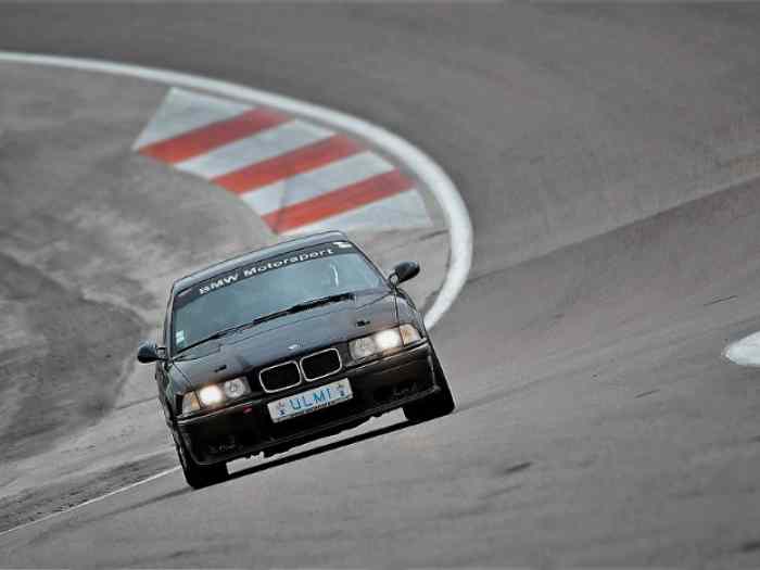 BMW M3 E36 montage circuit loisirs 1