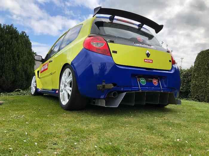 Clio RS cup 200 hp, with full options. 0