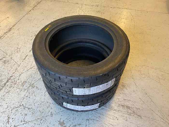 2 pneus DMACK asphalte 225 45 R17 neuf...