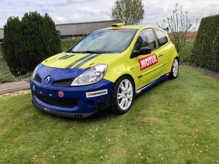Clio RS cup 200 hp, with full options. 1