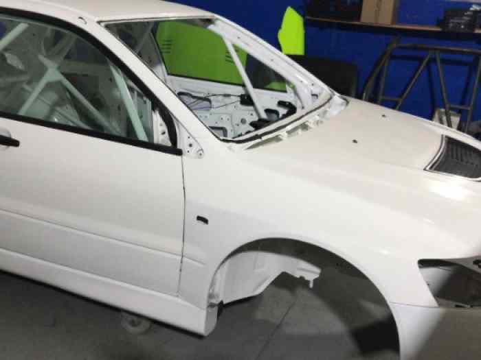 MITSUBISHI LANCER EVO EN PIECES. 2