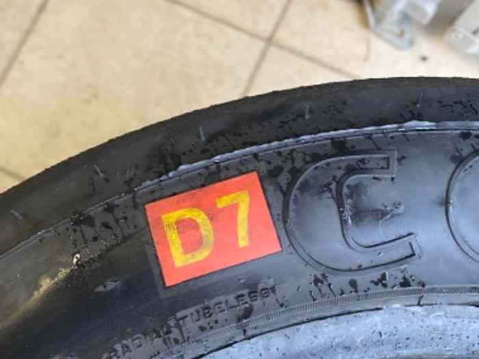 Pneus Pirelli VHC 235/45 R15 D7 occasion 1