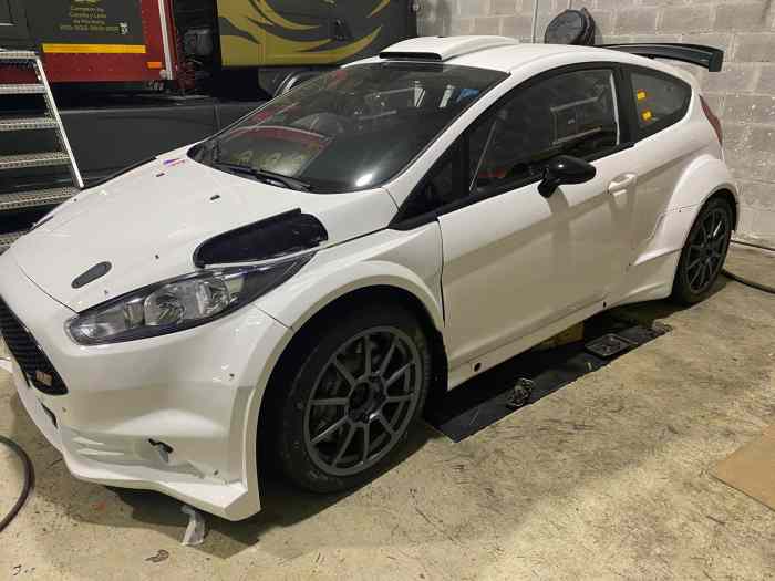 FORD FIESTA R5 EVO 2. 0