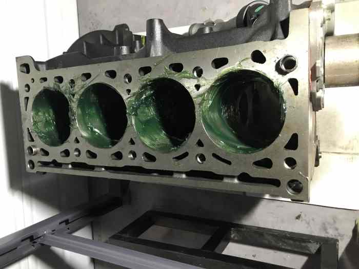 Bloc Moteur CLIO 3 RS