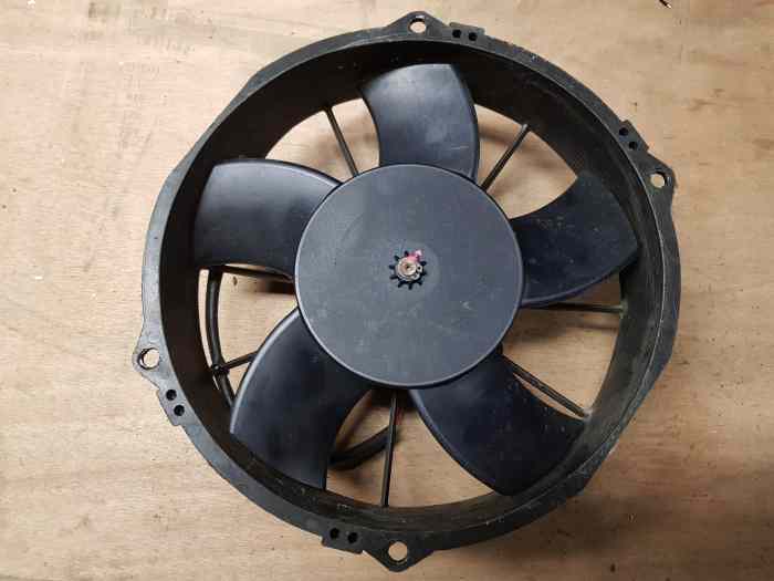 Vend ventilateur Spal 1