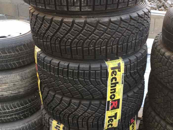 Pneu terre khumo R800 185/60R15 0