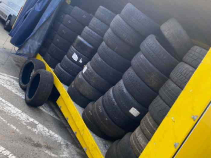 Lot pneu Pirelli 18 0