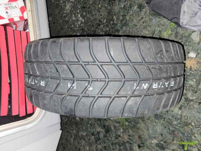 Pneu pluie pirelli neuf 1