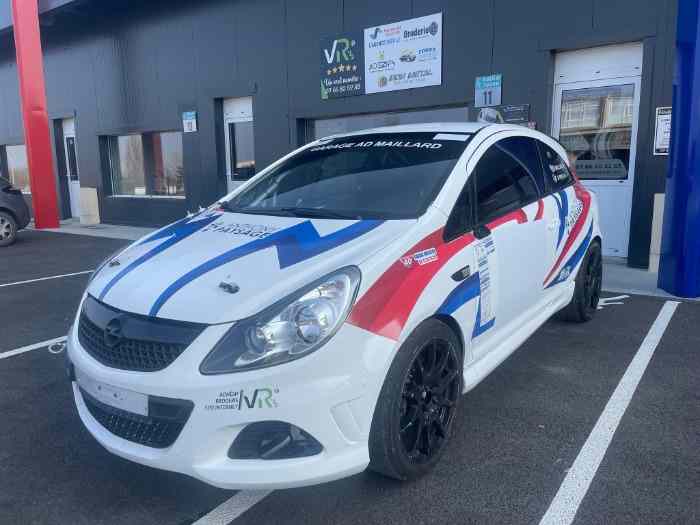 OPEL CORSA OPC f2015 ou échange contre...