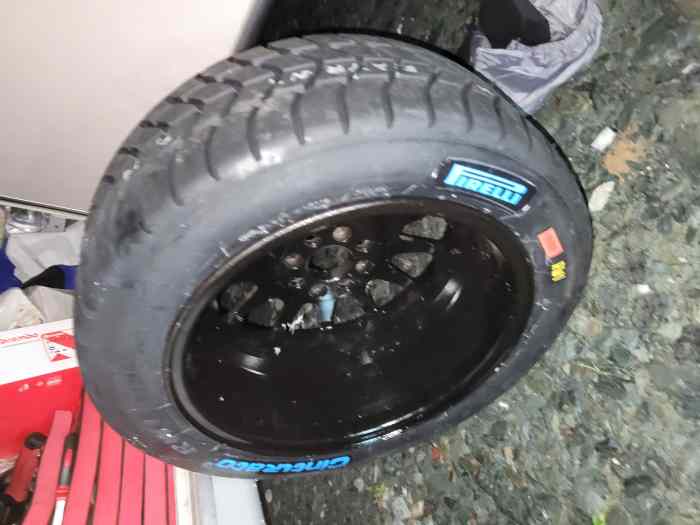 Pneu pluie pirelli neuf 2