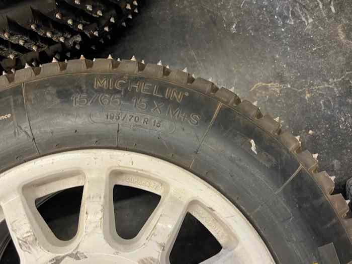 vends pneus maxi clous MICHELIN 15/65/...