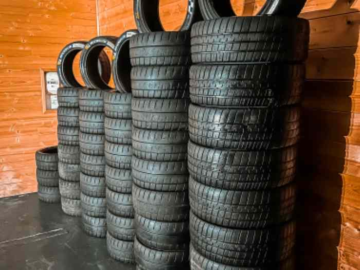 Lot Pneus Michelin 18, MW1 / S10 / M20 / H30 1