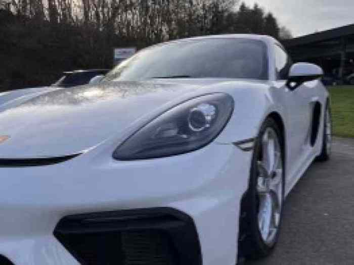 Porsche 718 Cayman GT4 2