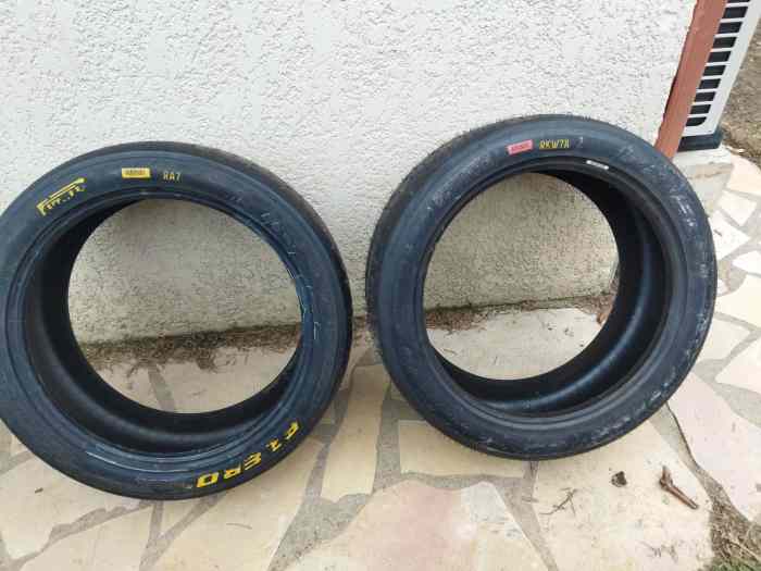 Pneus NEUF pirelli 2