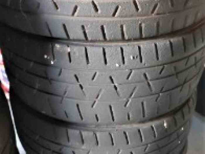 PNEUS HANKOOK 30% usure 235 40 R18 (Mi...