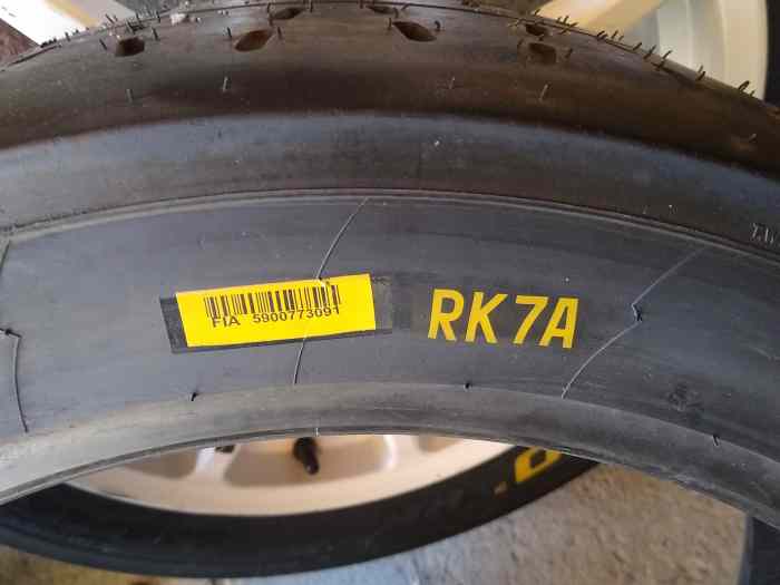 Pneus Pirelli 205 45-17 Neufs RK5 et RK7A 4