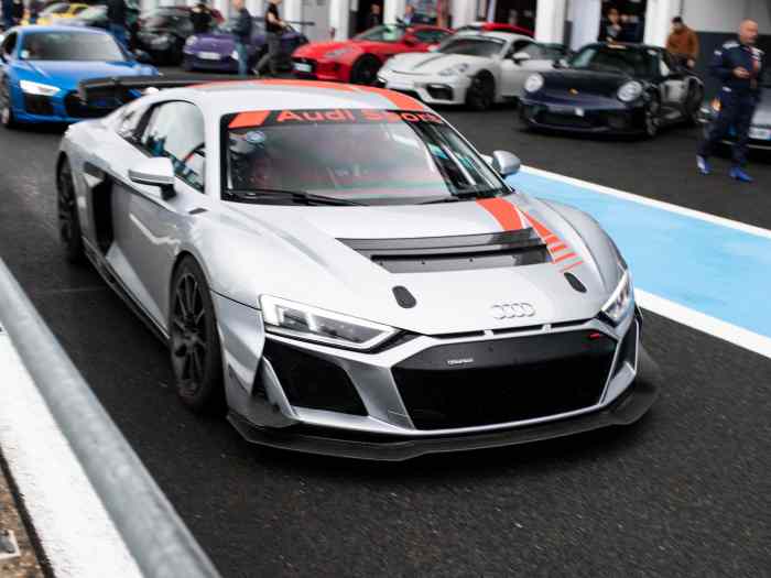 Audi R8 LMS GT4 Evo + Big stock of spare parts & tools 1