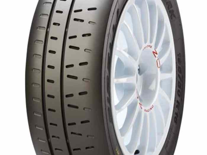 Pneus Pirelli neufs en 18 neufs - 330€...