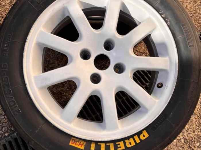 Pneu Michelin et pirelli en 16 1