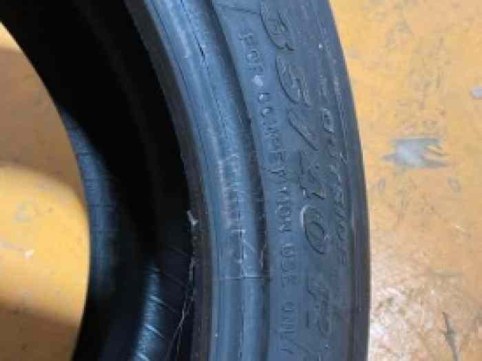 Lot 2 pneus Pirelli RA7A en 18 2