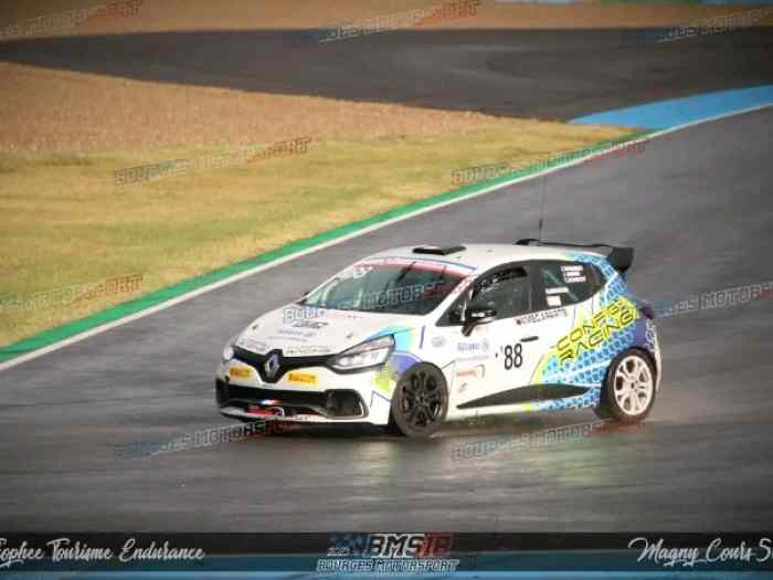 LOCATION CLIO 4 CUP TTE ET FREE RACING MAGNY COURS 2