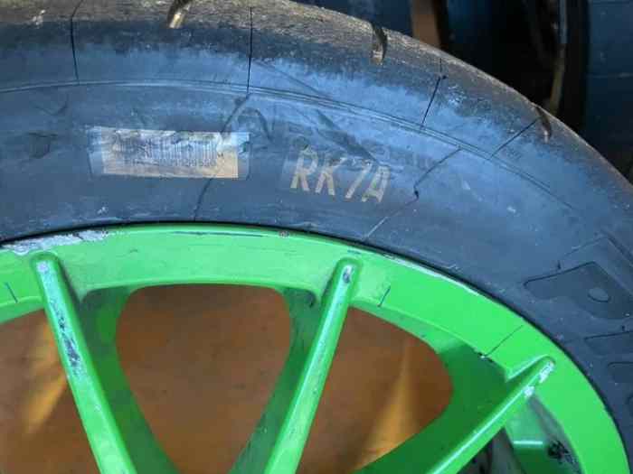 lot 2 pneus Pirelli RK 1