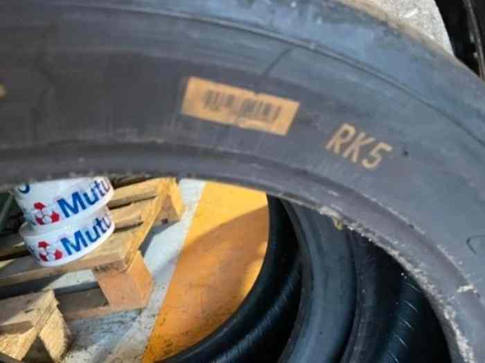 lot 2 pneus Pirelli RK5 1