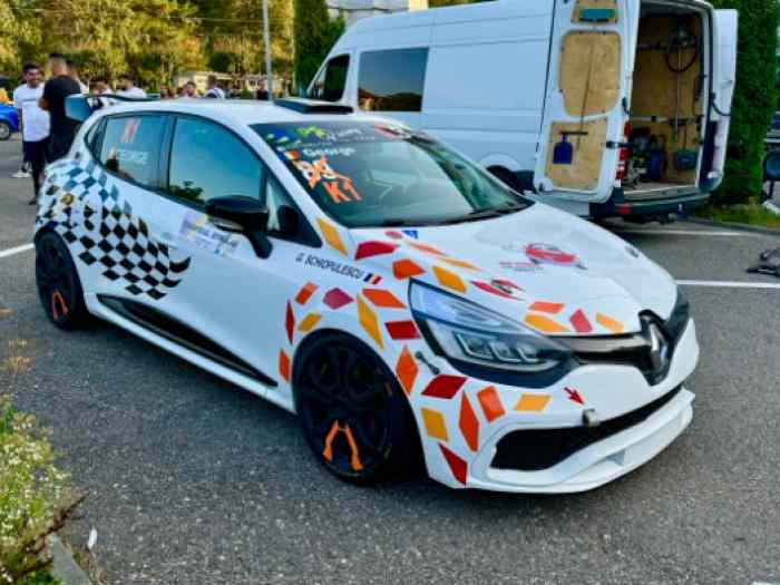 Clio 4 RS Cup 2017 à faible kilométrag...