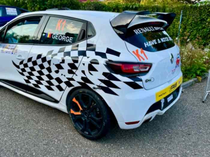 Clio 4 RS Cup 2017 à faible kilométrage (SADEV) 4