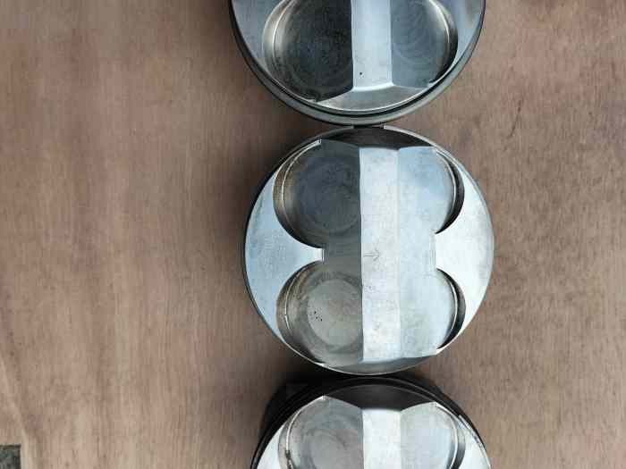 Vends 3 pistons forgés Honda K20Z4