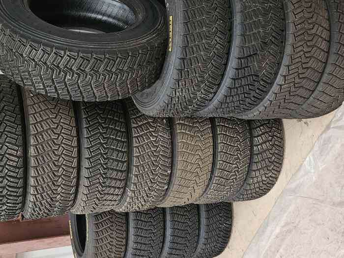 Pneu rallye terre Michelin pirelli en 15 4