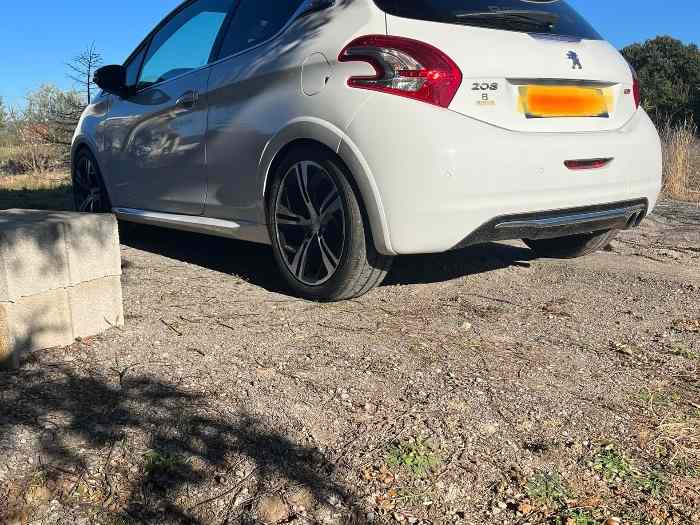 Peugeot 208 GTI 1