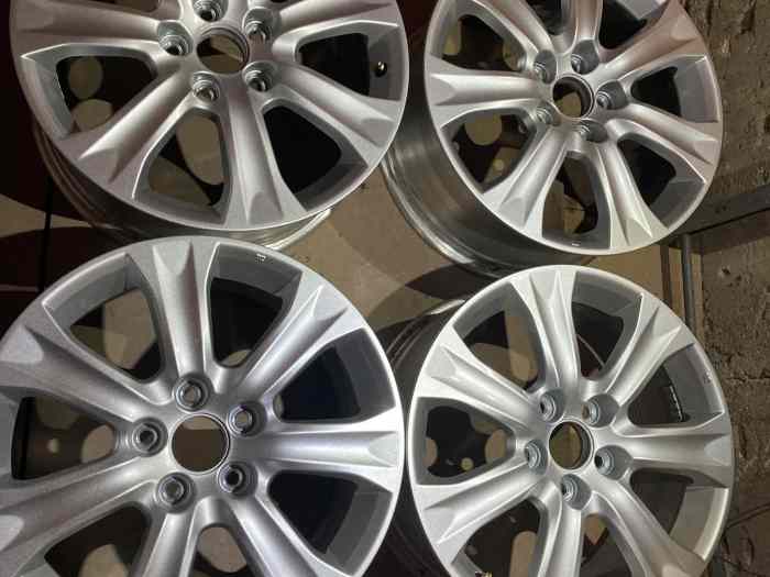 Jantes 18X8 pouces 5X120 comme neuves Honda Civic type R ou Legend 1